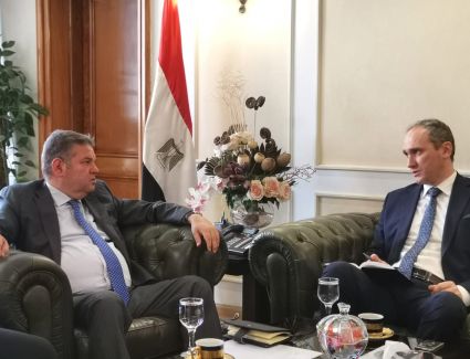 وزير قطاع الأعمال العام يبحث التعاون مع بيلاروسيا في إنتاج سيارات "ميكروباص" بالشركة الهندسية للسيارات