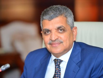 أسامة ربيع: أزمة "إيفر جيفن" أثبت أن قناة السويس أهم شريان للاقتصاد العالمي