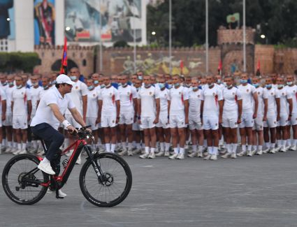 الرئيس السيسى يتفقد الكلية الحربية ويعقد لقاء مع الطلبة