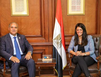 وزيرة التعاون الدولي تناقش مع المُمَثل الإقليمي لمنظمة الأغذية والزراعة "الفاو" برنامج "نُوَفِّي" لتمويل قائمة المشروعات الحكومية الخضراء