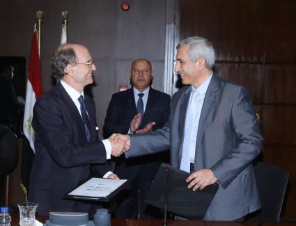 وزير النقل يشهد توقيع عقد تصنيع وتوريد عدد (7) قطارات نوم فاخرة جديدة  وتنفيذ أعمال الصيانة لمدة (15) سنة