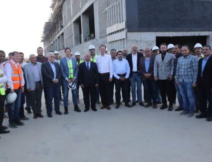 وزير النقل و رئيس «سيمنز موبيليتي» يتفقدان محطة القطار الكهربائي بالعاصمة الإدارية