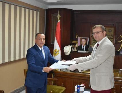 سفير " التشيك " يناقش مع المجلس الأعلى للأثاراقامة معرض للأثار المصرية  ببراغ 