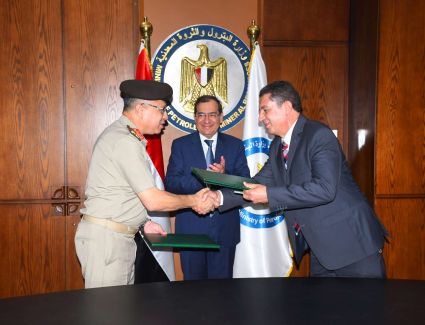 القوات المسلحة توقع بروتوكول تعاون مع وزارة البترول للاستفادة من الشبكة الوطنية للطوارئ