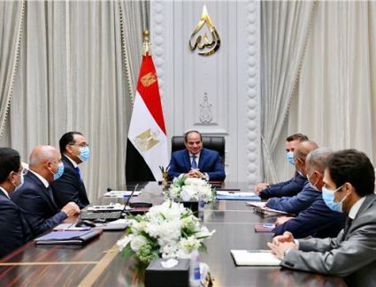 الرئيس السيسي يستعرض التعاون مع وزارة النقل وشركة سكك حديد ألمانيا "دويتش بان" لتشغيل وإدارة القطار الكهربائي السريع