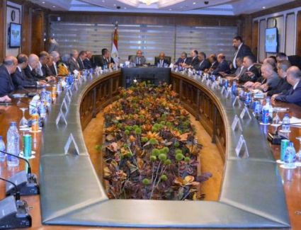 وزير الطيران الجديد  يعقد لقاءه الأول مع قيادات الوزارة ورؤساء الشركات