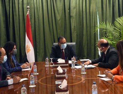 رئيس الوزراء يلتقي رئيس مجلس إدارة الهيئة العامة للرقابة المالية