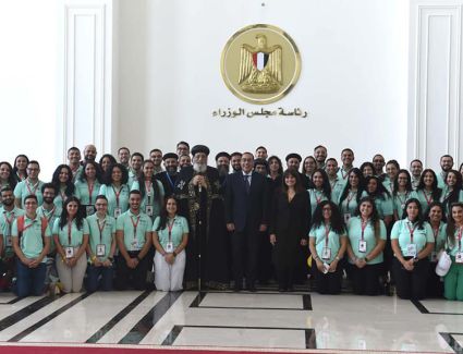 رئيس الوزراء يلتقي قداسة البابا تواضروس الثاني و90 شاباً من المشاركين في "ملتقى لوجوس الثالث للشباب 2022"