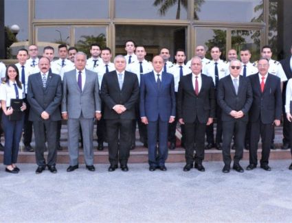 الفريق محمد عباس وزير الطيران يشهد حفل تخريج دفعة جديدة من كلية المراقبة الجوية 