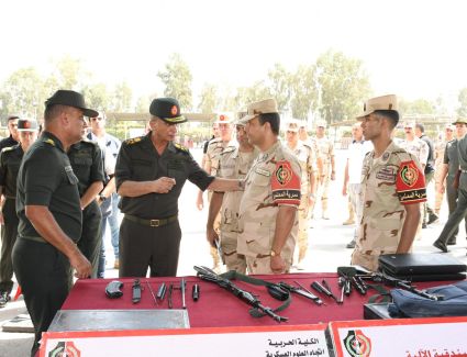 وزير الدفاع يتفقد إختبارات القبول للأكاديمية والكليات العسكرية بالكلية الحربية