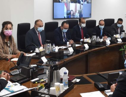 رئيس الوزراء يتابع تنفيذ المشروع القومي لتنمية الأسرة المصرية