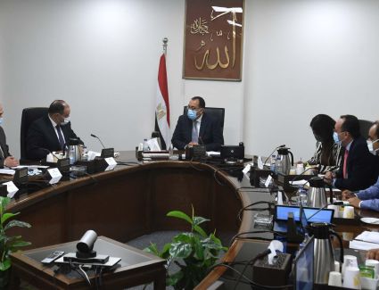 رئيس الوزراء يناقش مع وزير التجارة والصناعة ملفات عمل الوزارة