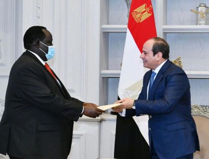 الرئيس السيسي يؤكد حرص مصر على ترسيخ دعائم الأمن والاستقرار في جنوب السودان