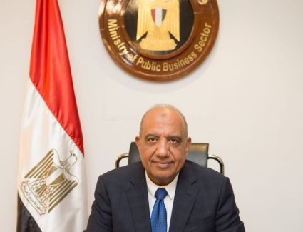 وزير قطاع الأعمال العام يتابع موقف مشروعات شركات " القابضة للسياحة والفنادق"