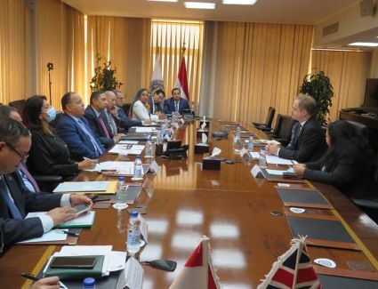 وزير المالية خلال لقائه مع السفير البريطاني بالقاهرة: ندرس تعزيز التعاون المشترك في مجال سك العملة 