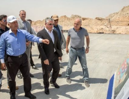 وزير النقل ورئيس اقتصادية قناة السويس يتابعان أعمال تطوير ميناء السخنة