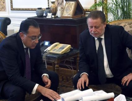 رئيس الوزراء يلتقي محافظ البنك المركزي لاستعراض عدد من الملفات الاقتصادية