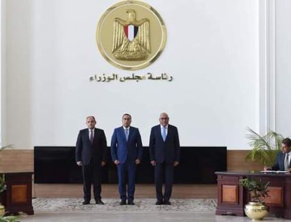 رئيس مجلس الوزراء يشهد توقيع مذكرة تفاهم بين " هيئة الاستثمار" وشركة "ستيلانتس" العالمية لصناعة السيارات 