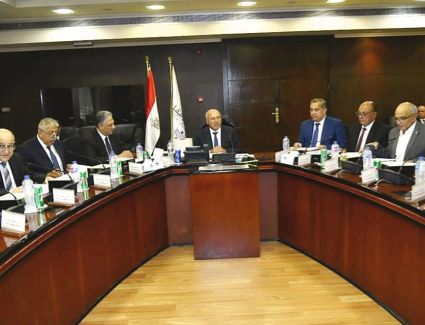 وزير النقل يترأس اجتماع الجمعيتين العموميتين العاديه وغير العاديه للشركة القابضة لمشروعات الطرق والكباري والنقل البري