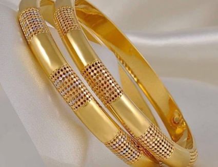 «أي صاغة»: السوق السوداء للدولار تدفع الذهب للصعود وعيار 21 يسجل 1105 جنيهات