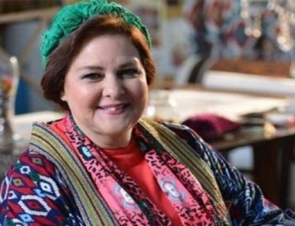 دلال عبدالعزيز تمتنع عن حضور خطبة نجلها بسبب الأسمنت