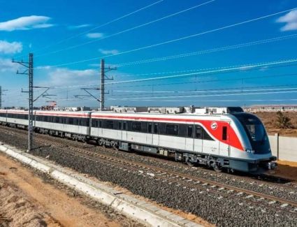 بدءا من السبت المقبل.. اشتراكات مخفضة بنسبة 50% لمستخدمي القطار الكهربائي الخفيف