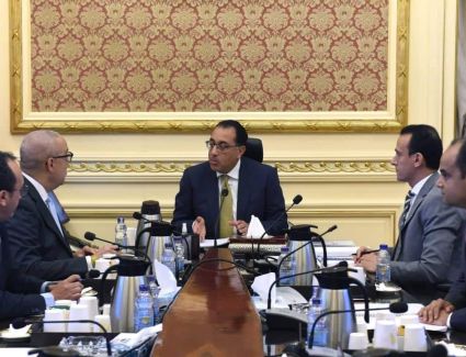 رئيس الوزراء يتابع الموقف التنفيذي لتنمية الساحل الشمالي