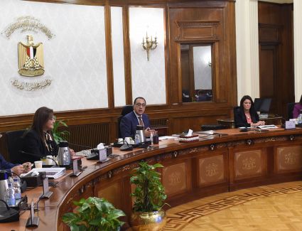 رئيس الوزراء يواصل متابعة إجراءات تنظيم المؤتمر الاقتصادي الذي كلّف به رئيس الجمهورية