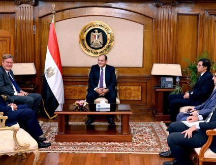 خلال استقبال عضو البرلمان الأوروبى.. وزير التجارة والصناعة : مصر حريصة على توسيع أطر التعاون الاقتصادى المشترك مع دول الاتحاد الأوروبى