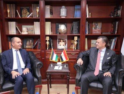 وزير السياحة والآثار وسفير المملكة الأردنية الهاشمية بالقاهرة يبحثان سبل التعاون بين البلدين
