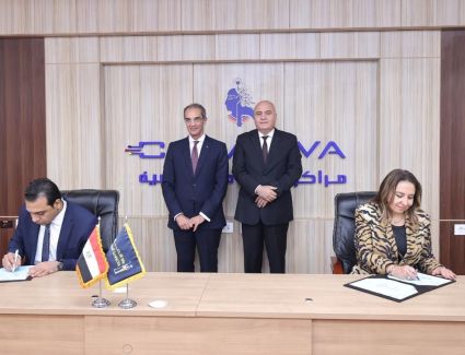 وزير الاتصالات يزور مركز إبداع مصر الرقمية "كرياتيفا" بجامعة جنوب الوادى