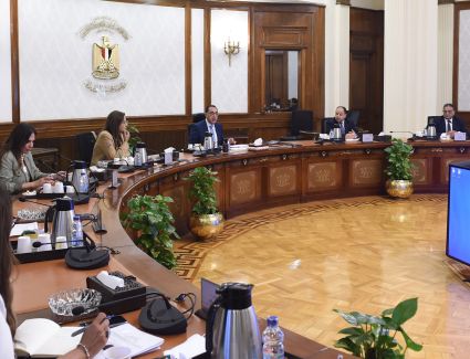 رئيس الوزراء يواصل متابعة الاستعدادات الخاصة بعقد المؤتمر الاقتصادي الذي كلّف به الرئيس السيسي