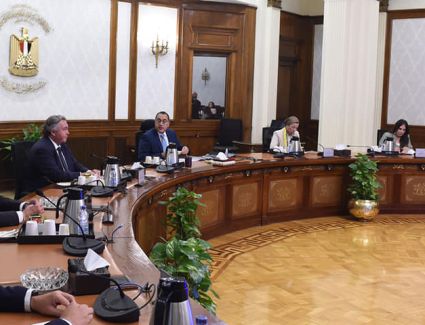 رئيس الوزراء يعقد اجتماعا مع الشركات المُنفذة للأعمال والخدمات اللوجيستية لقمة COP27