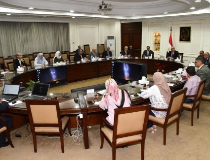 وزير الإسكان يترأس اجتماع لجنة إدارة الأزمات لمتابعة الاستعدادات لمواجهة مخاطر الأمطار والسيول بموسم الشتاء المقبل