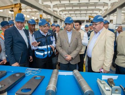 "وزير الدولة للإنتاج الحربي" يتفقد "حلوان لمحركات الديزل" 