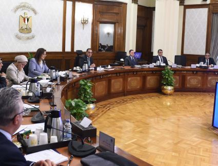 رئيس الوزراء يترأس الاجتماع الأول لـ "اللجنة العليا لصناعة السيارات"