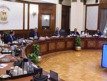 رئيس الوزراء يتابع مستجدات برنامج رد الأعباء التصديرية