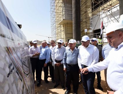 رئيس الوزراء يتفقد مشروع محطة سكك حديد مصر بمنطقة بشتيل بالجيزة