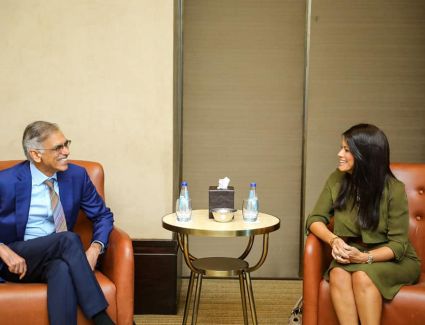 وزيرة التعاون الدولي تبحث تعزيز العلاقات الثنائية مع مساعد المدير التنفيذي لبرنامج الأغذية العالمي