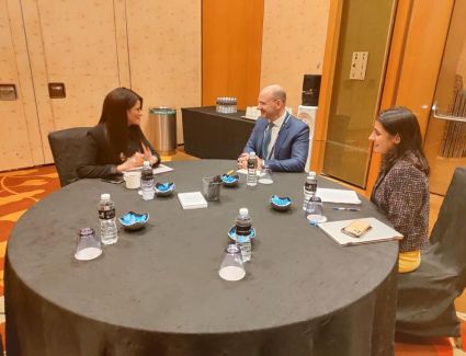 وزيرة التعاون الدولي تبحث مع ممثلي بنك أوف أميركا وشركة بلاكروك مشاركتهما في برنامج "نُوَفِّي" 