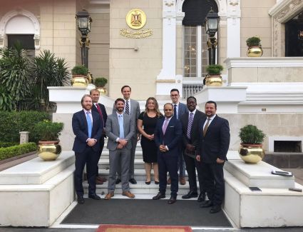 مسئولو مجلس الوزراء يلتقون وفد مساعدي أعضاء الكونجرس الأمريكي لشرح تفاصيل المبادرة الرئاسية "حياة كريمة"