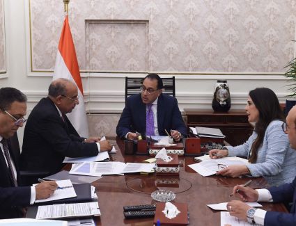 رئيس الوزراء يلتقي وزير قطاع الأعمال لمتابعة ملفات عمل الوزارة