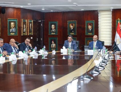 رئيس البريد يبحث مع رئيس البورصة زيادة فرص التعاون المشترك