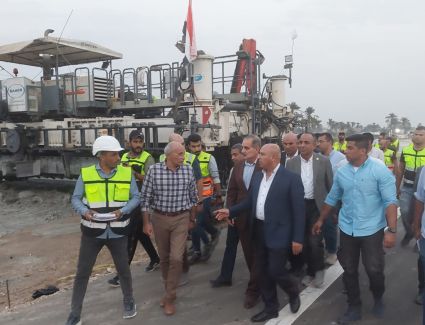 وزير النقل يتابع أعمال تنفيذ المرحلة الأولى من تطوير الطريق الدولي الساحلي