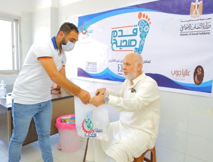 مدبولي يستعرض تقريرًا حول فعاليات القافلة الموسعة للجنة الطبية العليا والاستغاثات في محافظة شمال سيناء