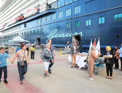 ميناء الأسكندرية يستقبل أكثر من 2200 سائح على متن  السفينة السياحية MEIN SCHIFF