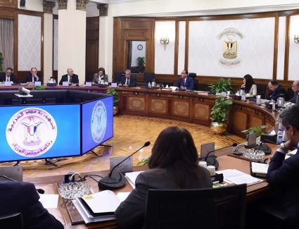 رئيس الوزراء يتابع جهود دعم وتطوير الصناعة وزيادة الصادرات