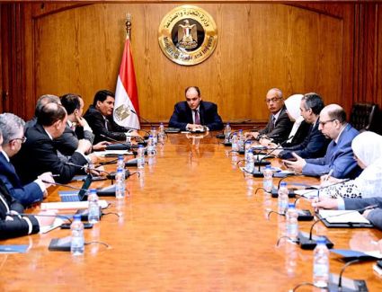 وزير التجارة والصناعة يبحث مع عدد من أعضاء مجلس النواب التحديات التى تواجه المستثمرين