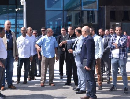 وزير الطيران يتفقد الاستعدادات النهائية لتشغيل مطار سفنكس