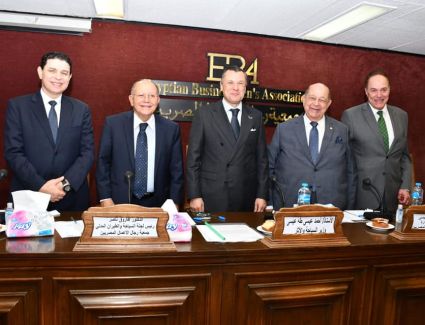 وزير السياحة والآثار يلتقي مع أعضاء جمعية رجال الأعمال المصريين